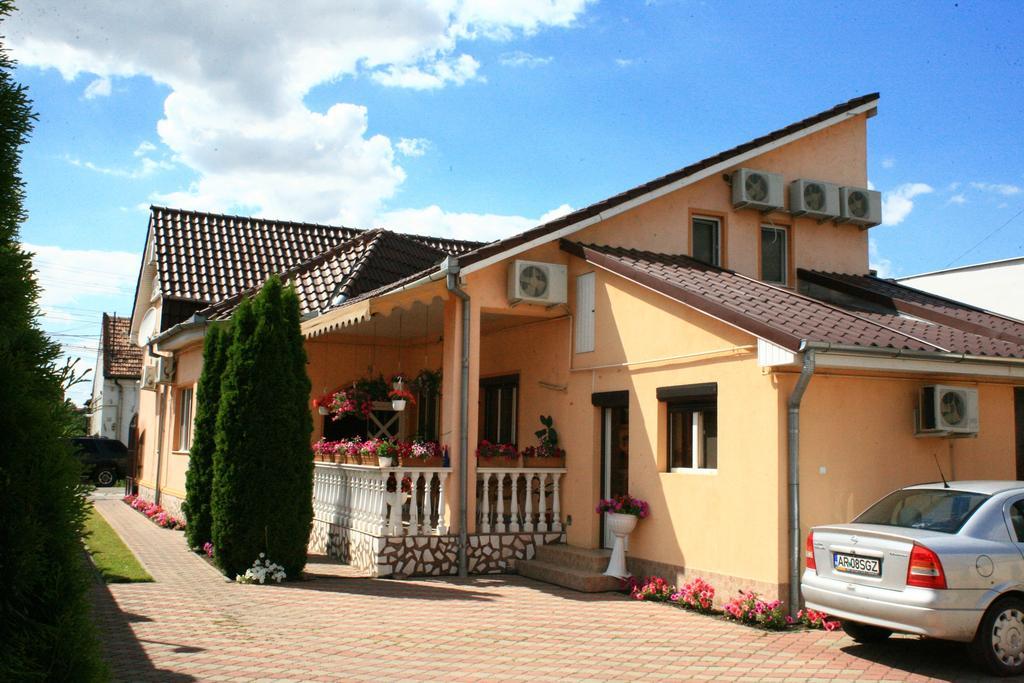 Hotel Radena Arad Exterior foto